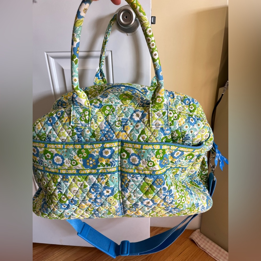 Vera Bradley overnight bag. Like new condition with detachable shoulder strap.